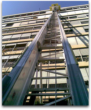 elevador montamuebles a gran altura
