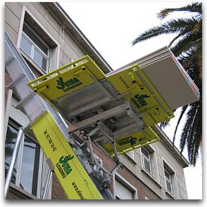 montamuebles trabajando