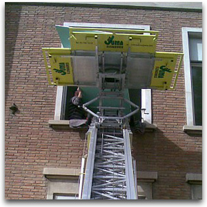 montamuebles trabajando